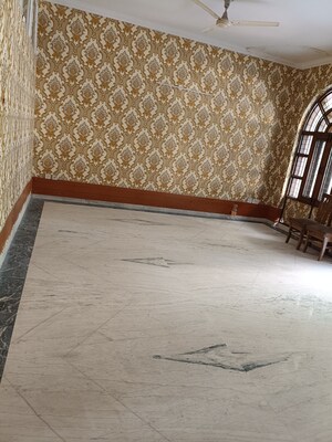 Room in 3.5 BHK Independent House at Maharani Bagh – for Sale
