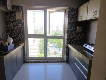 Room in 2 BHK Apartment at Kabra Metro One, Andheri West – for Rent