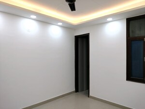 Room in 3 BHK Builder Floor at Dashrath Puri – for Rent