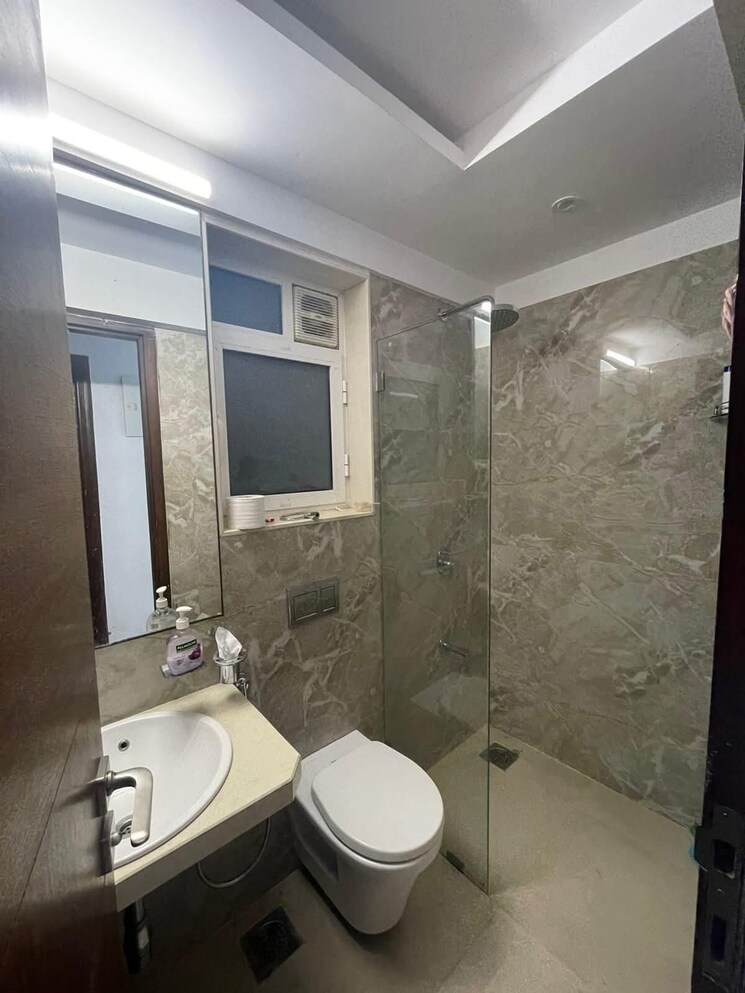 Bathroom, kabra-metro-one 2 Bedroom 670 Sq.Ft. Apartment In Andheri West Mumbai 9297383