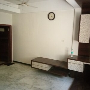Room in 4 BHK Villa at Unnat Nagar CHS, Goregaon West – for Rent