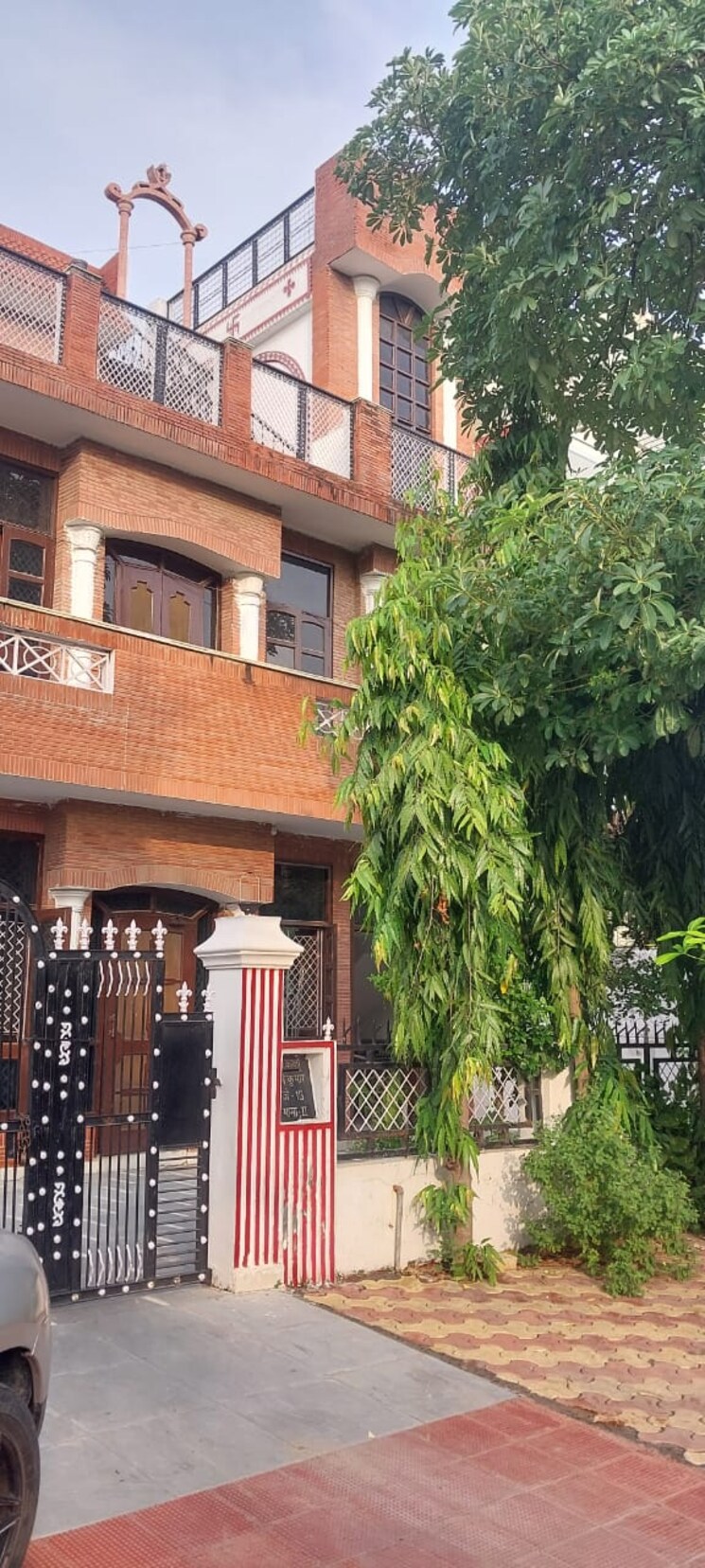 Exterior View, gamma ii greater noida 3 Bedroom 200 Sq.Mt. Villa In Gamma Ii Greater Noida Greater Noida 9297529