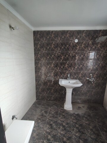 Bathroom in 4 BHK Builder Floor at Green Fields Colony – for Rent