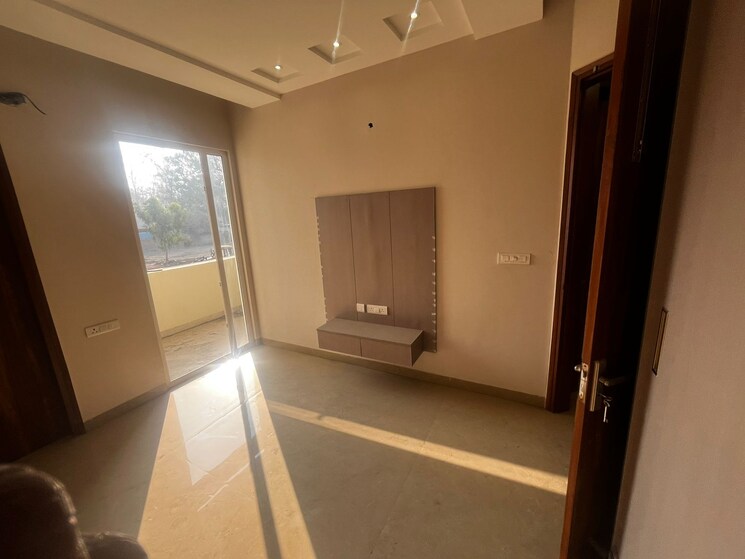 Room, dhakoli 3 Bedroom 1350 Sq.Ft. Apartment In Dhakoli Zirakpur 9297555