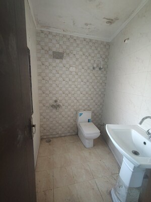 Bathroom in 4 BHK Builder Floor at Green Fields Colony – for Rent