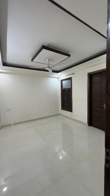 Room in 4 BHK Builder Floor at Green Fields Colony – for Rent