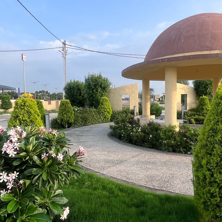 Garden, hatod  1000 Sq.Ft. Plot In Hatod Indore 9297611