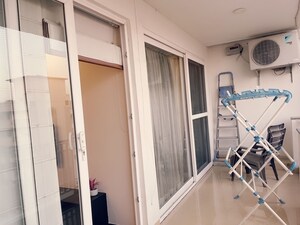 Building Lobby in 4 BHK Apartment at Emerald Green, Sector 52 – for Rent