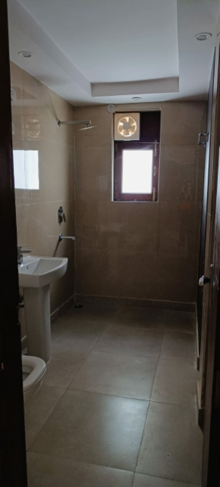 Bathroom, green fields colony 4 Bedroom 400 Sq.Yd. Builder Floor In Green Fields Colony Faridabad 9297609