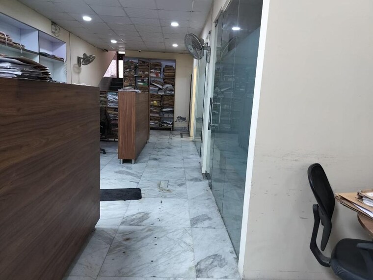  Parking, greater kailash i Commercial Office Space 208 Sq.Yd. In Greater Kailash I Delhi 9297640