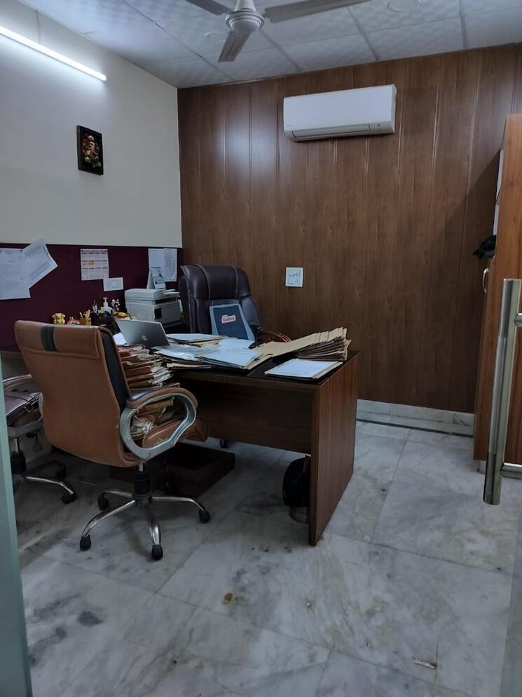 Team Area, greater kailash i Commercial Office Space 208 Sq.Yd. In Greater Kailash I Delhi 9297640