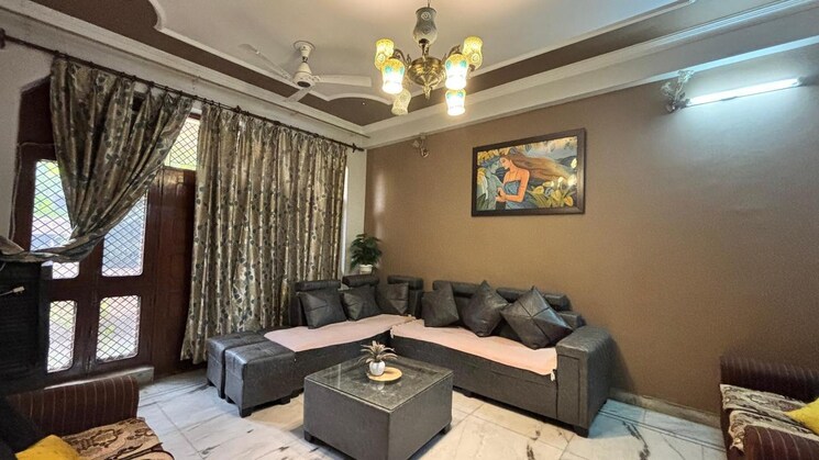 Living Room, gamma i greater noida 6 Bedroom 200 Sq.Mt. Villa In Gamma I Greater Noida Greater Noida 9297648
