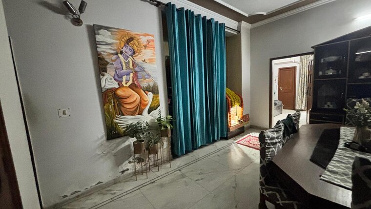 Living Room, gamma i greater noida 6 Bedroom 200 Sq.Mt. Villa In Gamma I Greater Noida Greater Noida 9297648