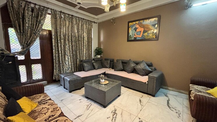Living Room, gamma i greater noida 6 Bedroom 200 Sq.Mt. Villa In Gamma I Greater Noida Greater Noida 9297648