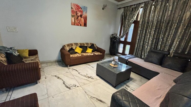 Living Room, gamma i greater noida 6 Bedroom 200 Sq.Mt. Villa In Gamma I Greater Noida Greater Noida 9297648