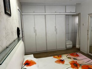 Furnished Amenities in 3 BHK Apartment at Poonam Apartments Worli, Worli – for Rent