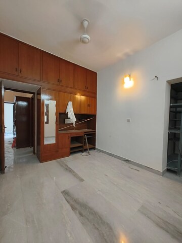 Room in 3 BHK Builder Floor at Nehru Enclave – for Rent