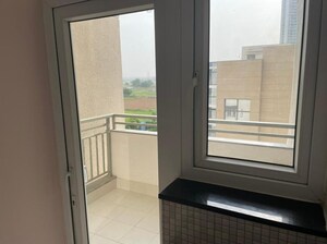 Room in 3.5 BHK Apartment at DLF The Ultima, Sector 81 – for Rent