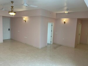 Room in 3.5 BHK Apartment at DLF The Ultima, Sector 81 – for Rent