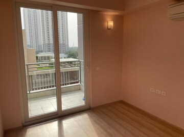 Room in 3.5 BHK Apartment at DLF The Ultima, Sector 81 – for Rent