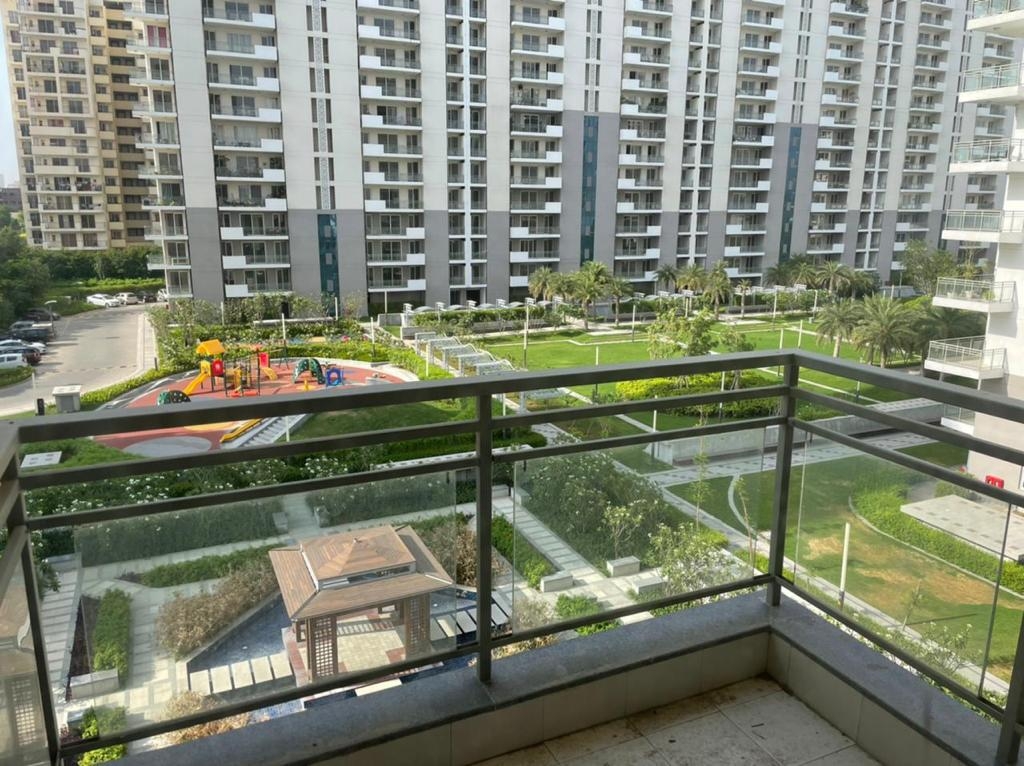3.5 BHK + Servant Room Apartment For Rent in DLF The Ultima