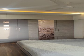 Room in 3 BHK Apartment at Kabra Metro One, Andheri West – for Rent