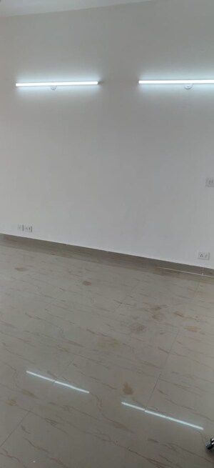 Room in 2 BHK Apartment at Nimbus Express Park View - II, Chi V Greater Noida – for Sale