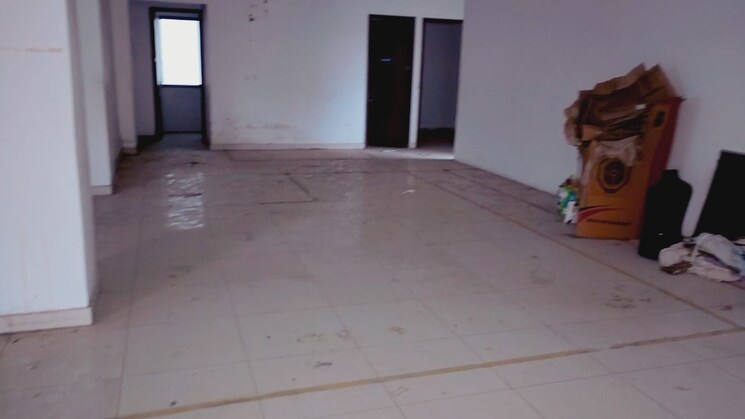 Room, sector 62 Commercial Office Space in IT/SEZ 3500 Sq.Ft. In Sector 62 Noida 9297839