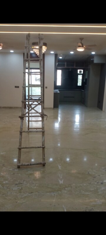 Room in 4 BHK Apartment at Dhananjay, Sector 16b Dwarka – for Sale