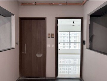 Room in 1 BHK Apartment at Kalpataru Immensa, Kolshet Road – for Rent