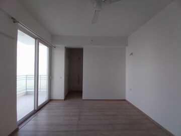 Room in 3.5 BHK Apartment at DLF Ultima Phase II, Sector 81 – for Rent