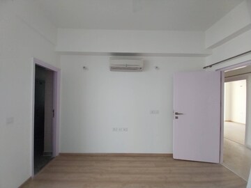 Room in 3.5 BHK Apartment at DLF Ultima Phase II, Sector 81 – for Rent