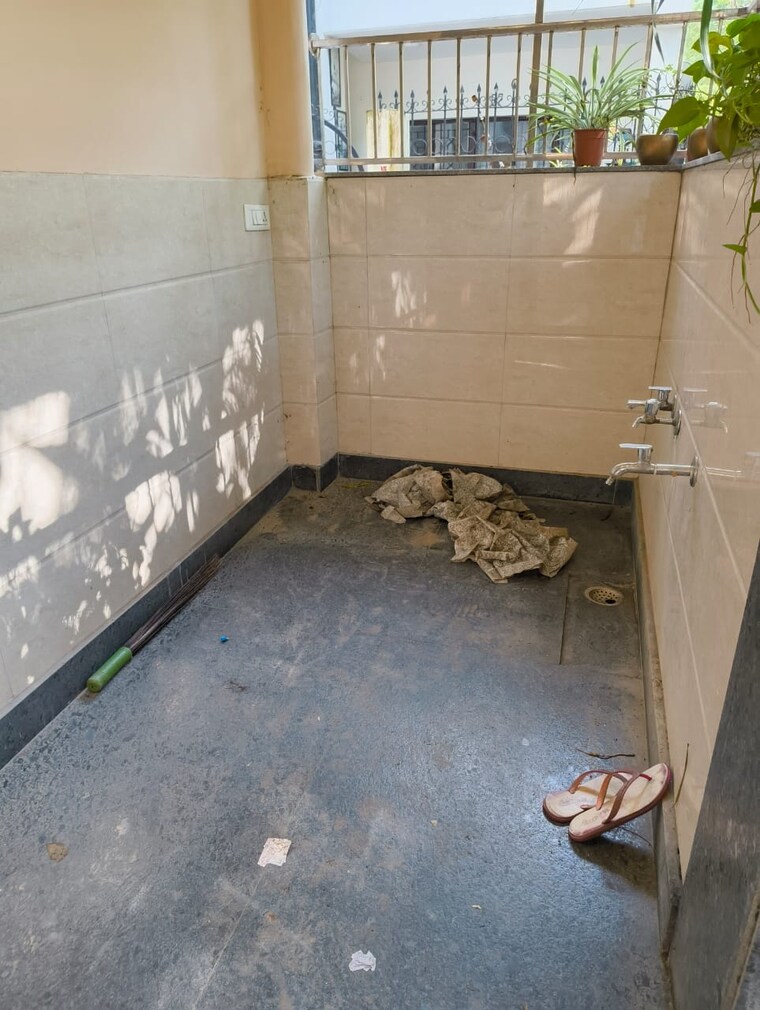 Bathroom, alaknanda 3 Bedroom 150 Sq.Yd. Builder Floor In Alaknanda Delhi 9297884