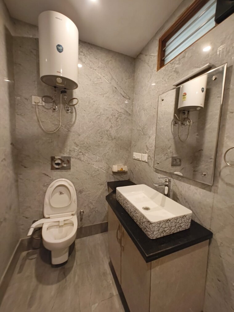 Bathroom, alaknanda 3 Bedroom 150 Sq.Yd. Builder Floor In Alaknanda Delhi 9297884