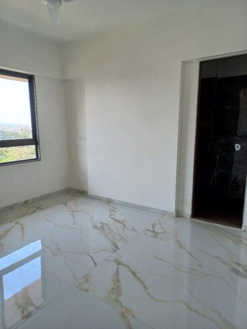 Room in 3 BHK Apartment at Versova View, Andheri West – for Rent