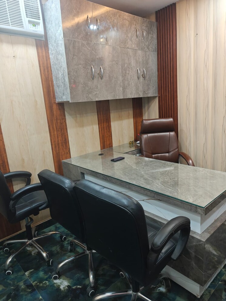 Team Area, gomti nagar Commercial Office Space 350 Sq.Ft. In Gomti Nagar Lucknow 9298000