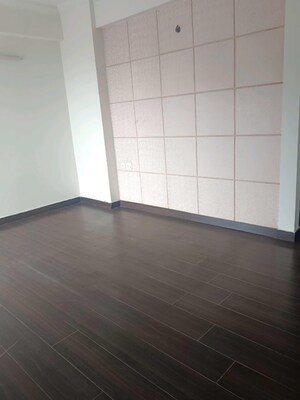 Room in 3.5 BHK Apartment at Exotica Dreamville, Sector 16c Greater Noida – for Rent