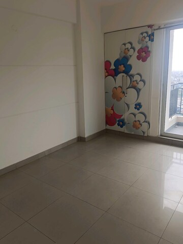 Room in 3.5 BHK Apartment at Exotica Dreamville, Sector 16c Greater Noida – for Rent