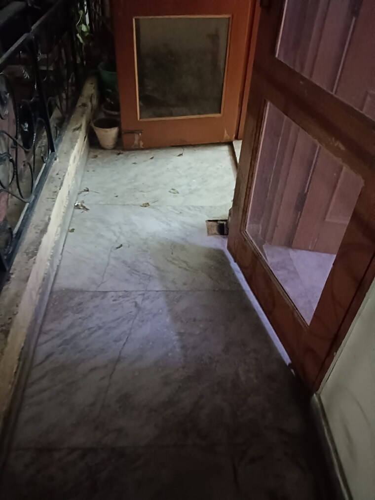 Balcony, malviya nagar 3 Bedroom 115 Sq.Yd. Builder Floor In Malviya Nagar Delhi 9298024