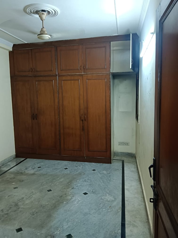 Bathroom, malviya nagar 3 Bedroom 115 Sq.Yd. Builder Floor In Malviya Nagar Delhi 9298024