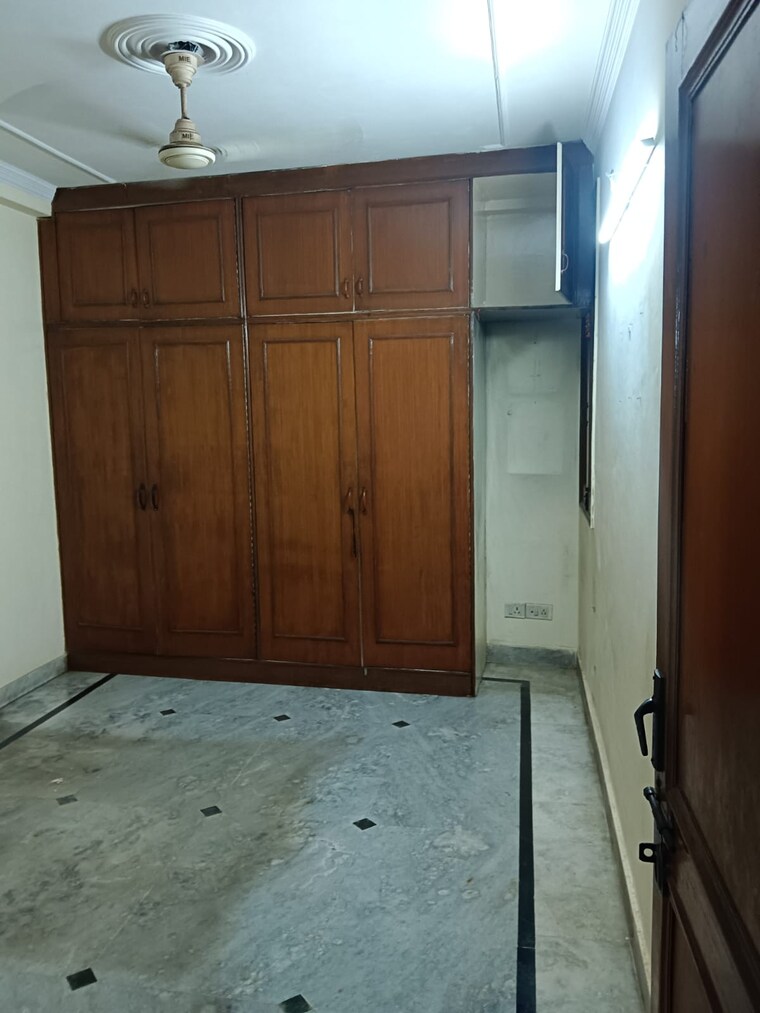 Bathroom, malviya nagar 3 Bedroom 115 Sq.Yd. Builder Floor In Malviya Nagar Delhi 9298024