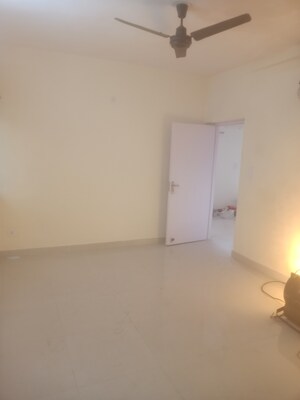 Room in 3 BHK Apartment at Vasant Kunj – for Rent
