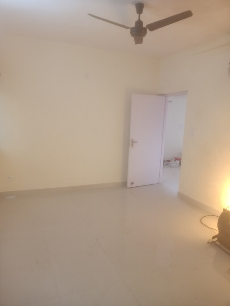 Room, vasant kunj 3 Bedroom 1400 Sq.Ft. Apartment In Vasant Kunj Delhi 9298197