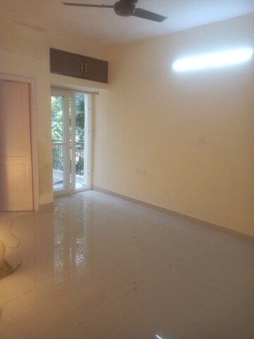 Room in 3 BHK Apartment at Vasant Kunj – for Rent