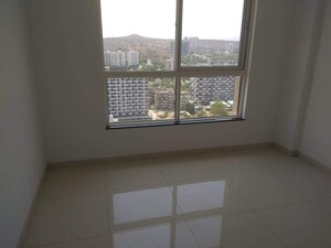 Room in 3 BHK Apartment at Kolte Patil Stargaze, Bavdhan – for Rent