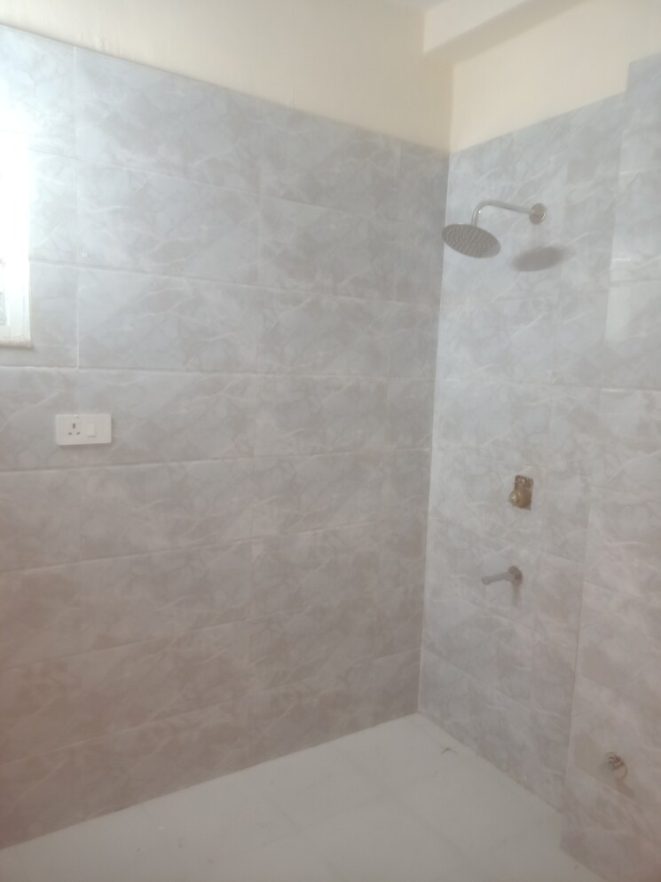 Bathroom, vasant kunj 3 Bedroom 1400 Sq.Ft. Apartment In Vasant Kunj Delhi 9298197