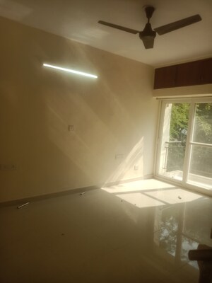 Room in 3 BHK Apartment at Vasant Kunj – for Rent