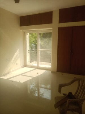 Room in 3 BHK Apartment at Vasant Kunj – for Rent
