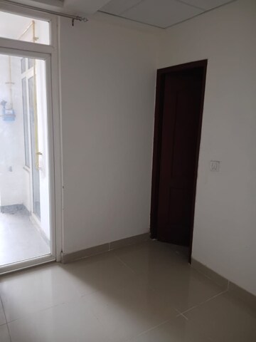 Room in 3 BHK Apartment at Royce Sentosa Parc, Raj Nagar Extension – for Rent