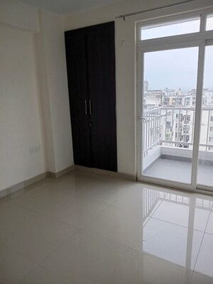 Room in 3 BHK Apartment at Royce Sentosa Parc, Raj Nagar Extension – for Rent